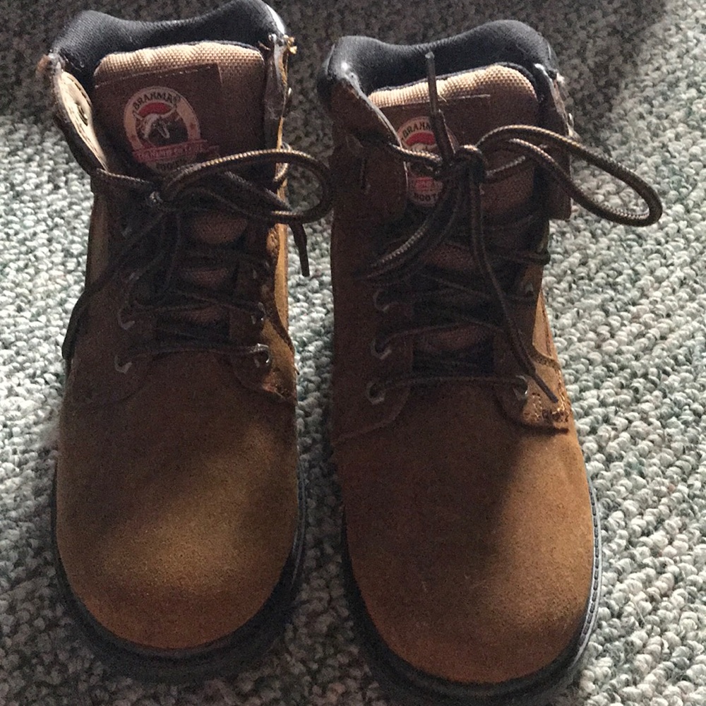 Brakma men’s size 7w/women’s size 9w